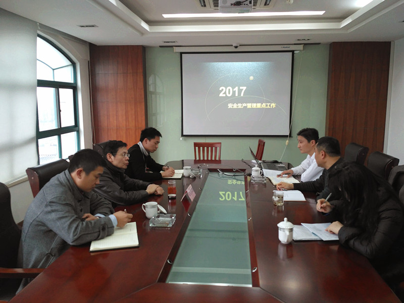 集團(tuán)領(lǐng)導(dǎo)至保安公司開展安全生產(chǎn)管理調(diào)研工作.jpg