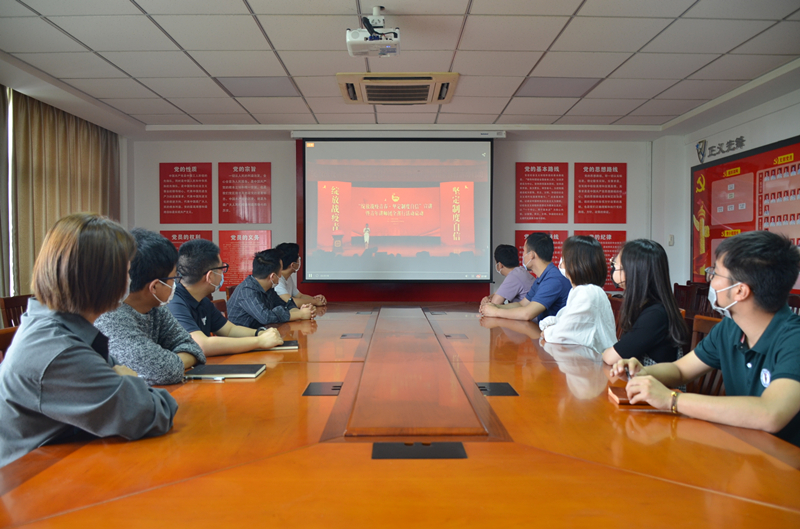 保安公司組織觀看“綻放戰(zhàn)疫青春·堅(jiān)定制度自信”宣講暨青年講師團(tuán)全省行活動(dòng)啟動(dòng)儀式.JPG
