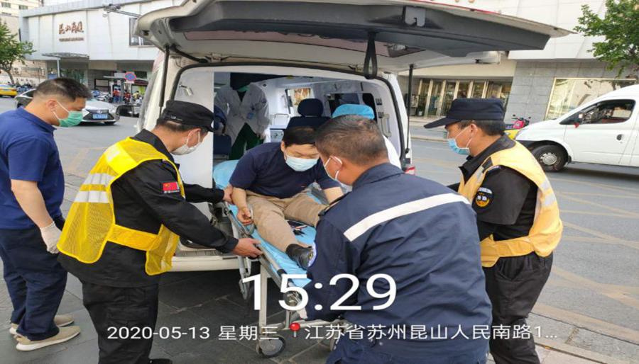 保安公司市容管理員見義勇為及時制止交通肇事逃逸人員 (2)_副本.jpg