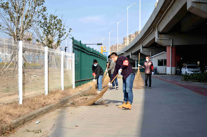 安保公司組織開(kāi)展“橋下空間整治攻堅(jiān)”專項(xiàng)志愿活動(dòng) (1)_副本.jpg